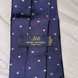 346 Brooks Brothers Navy and Red Silk Tie